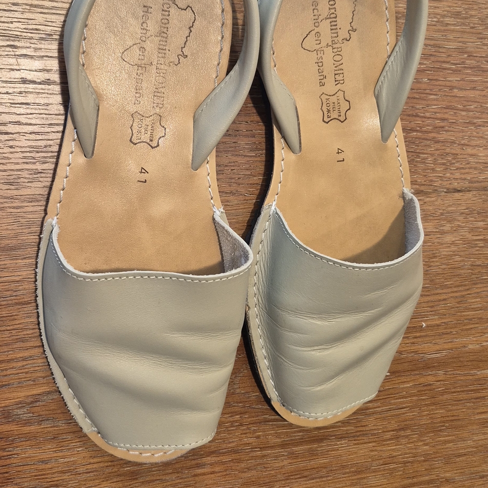 Chic Leather Slingback Sandals in Gray